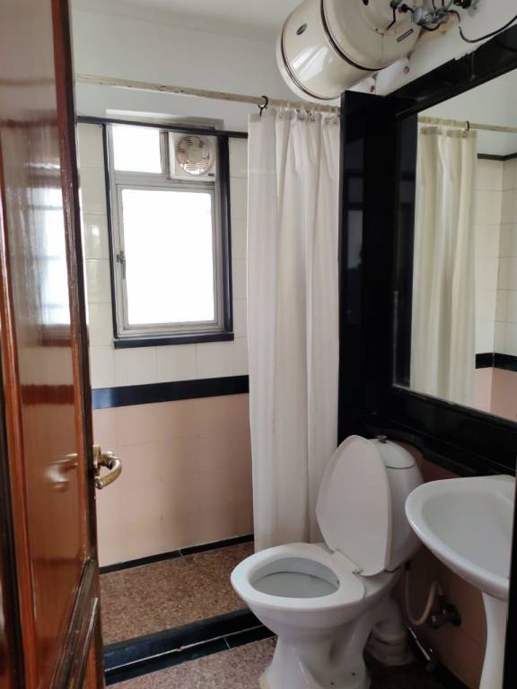  diamond district Bathroom