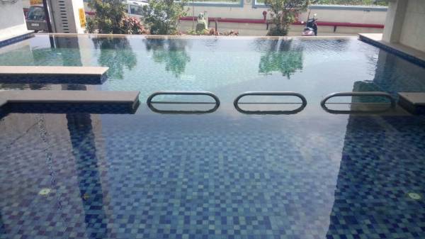  brooksdale Swimming Pool