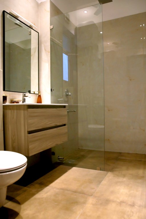  south winds Bathroom