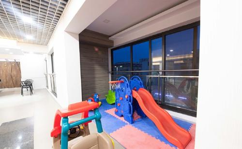 raj-grandeur Children's play area