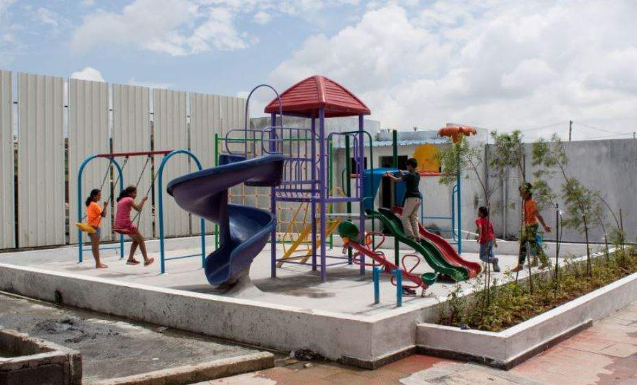  lakevista Children's play area