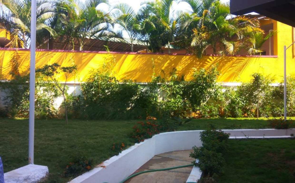  lakevista Landscaped Gardens