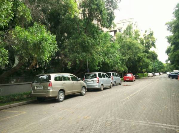  ssliver-woods Car Parking