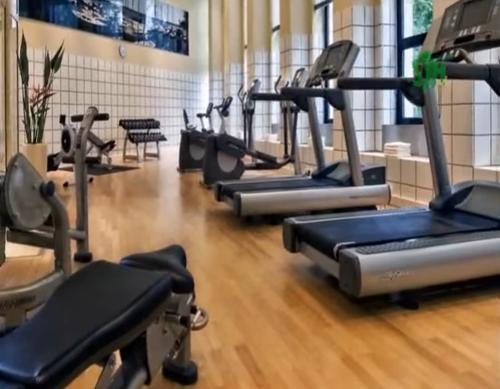 Gymnasium groovy-woodz Gymnasium