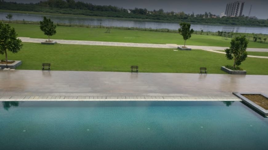  brentwood Swimming Pool