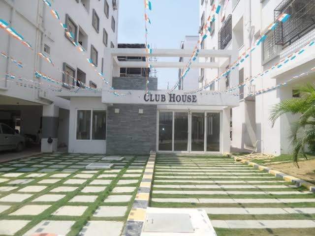  signature Club House