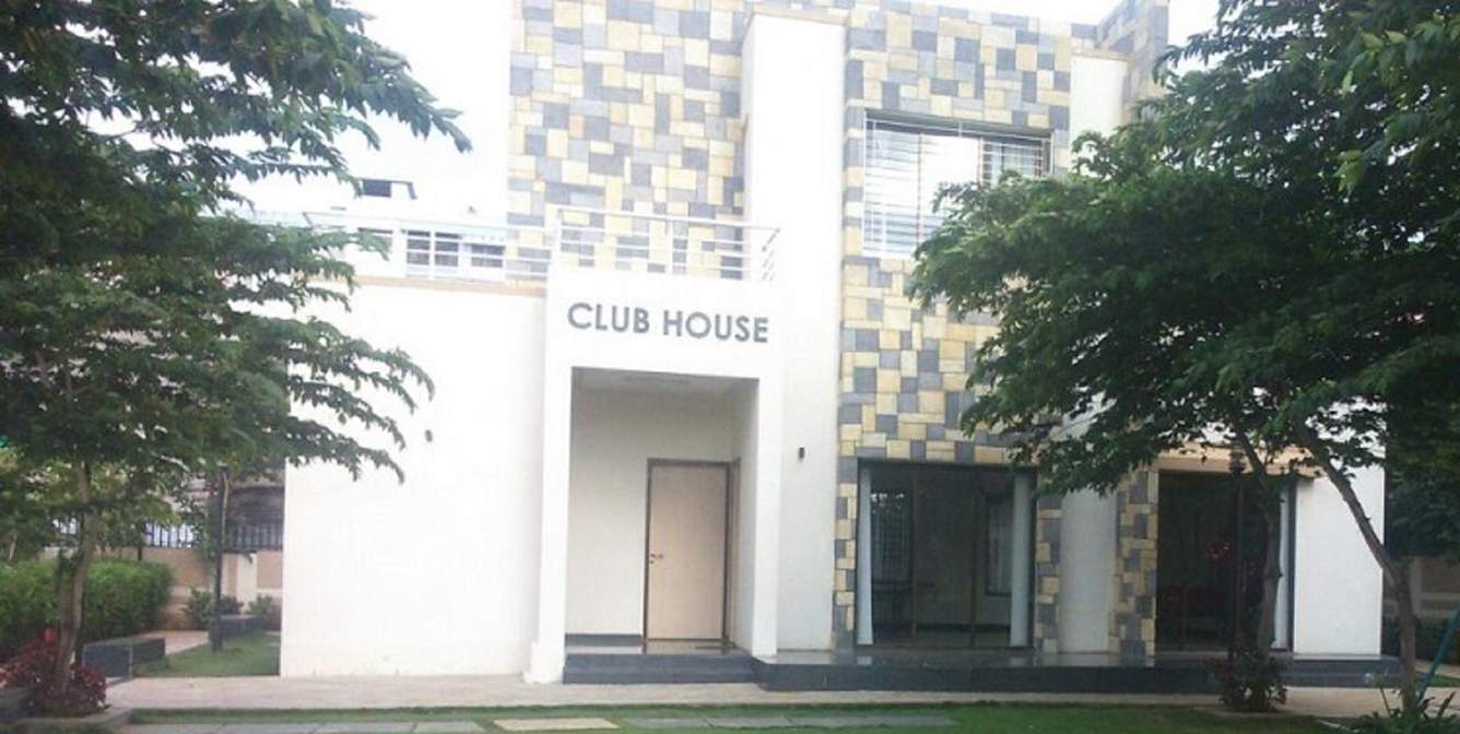crystal park Club House