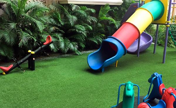  grand Children's play area