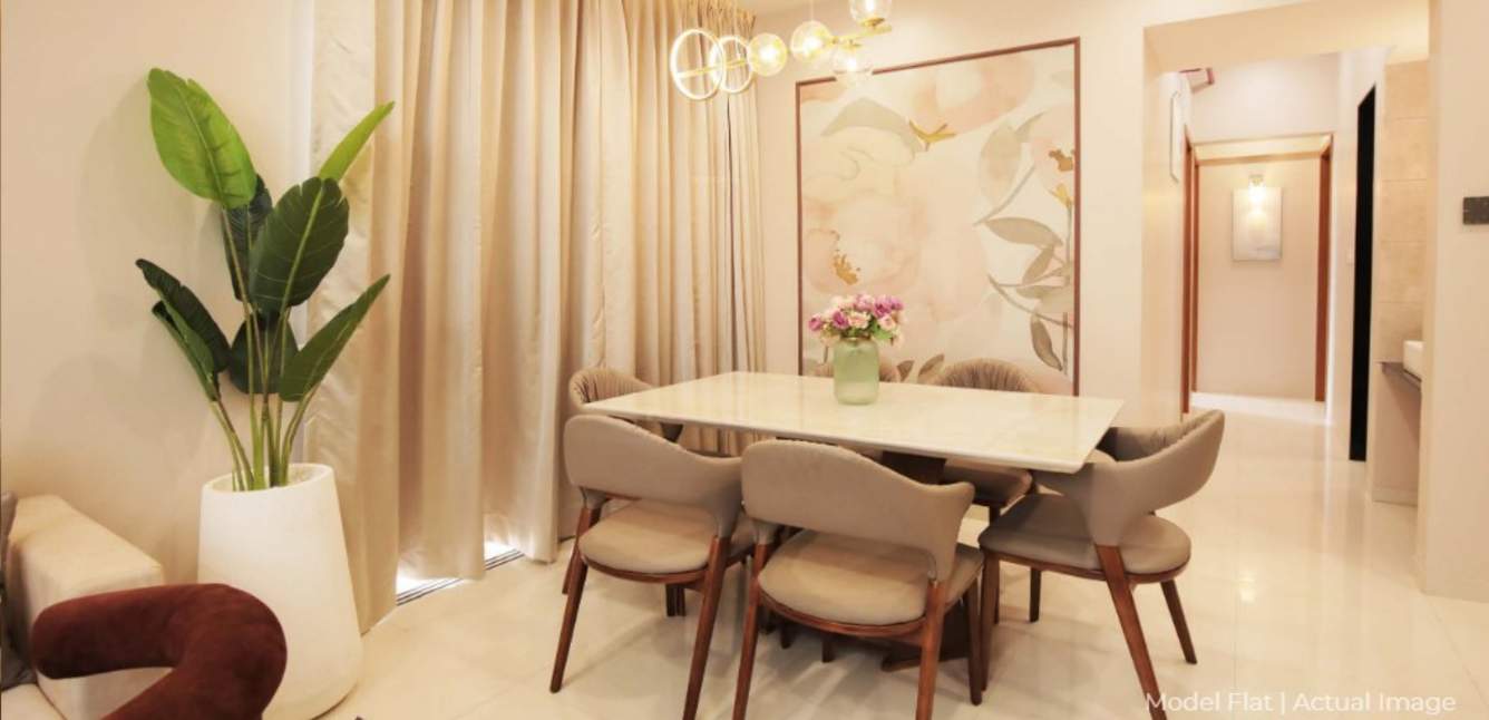  little earth Dining Area