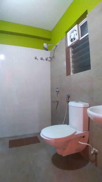  silver-space Bathroom