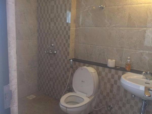 Bathroom lifescapes-apartment Bathroom