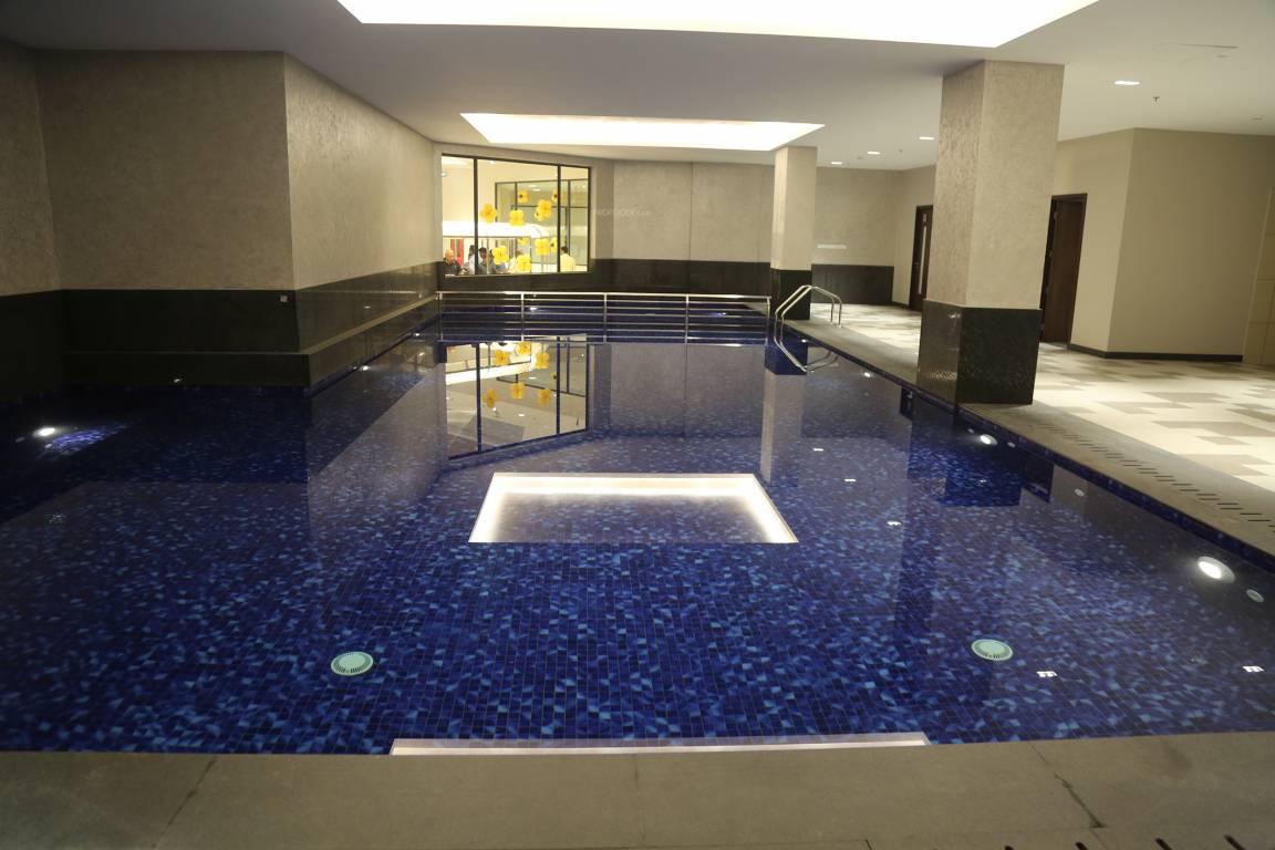  gold tower Swimming Pool