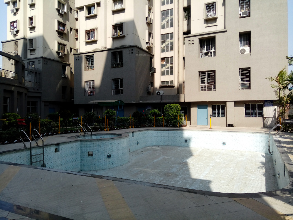 river view Swimming Pool