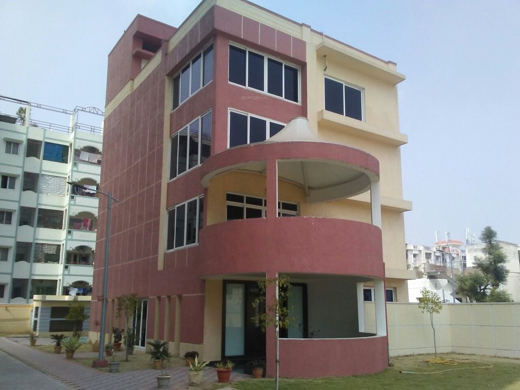 high nest Club House