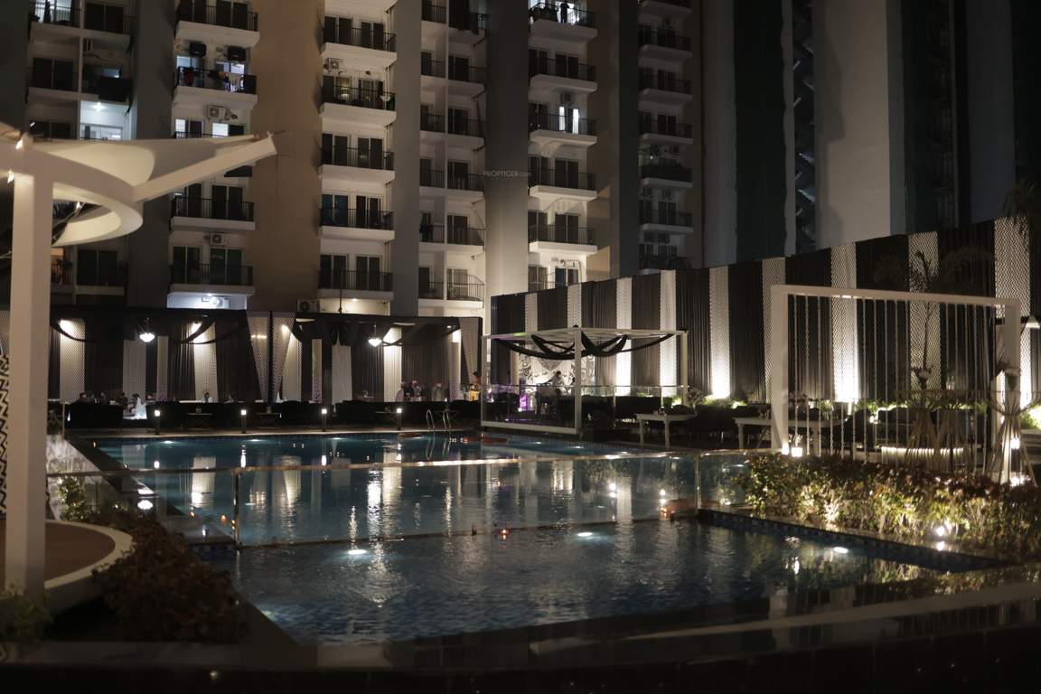  greens 2 Swimming Pool