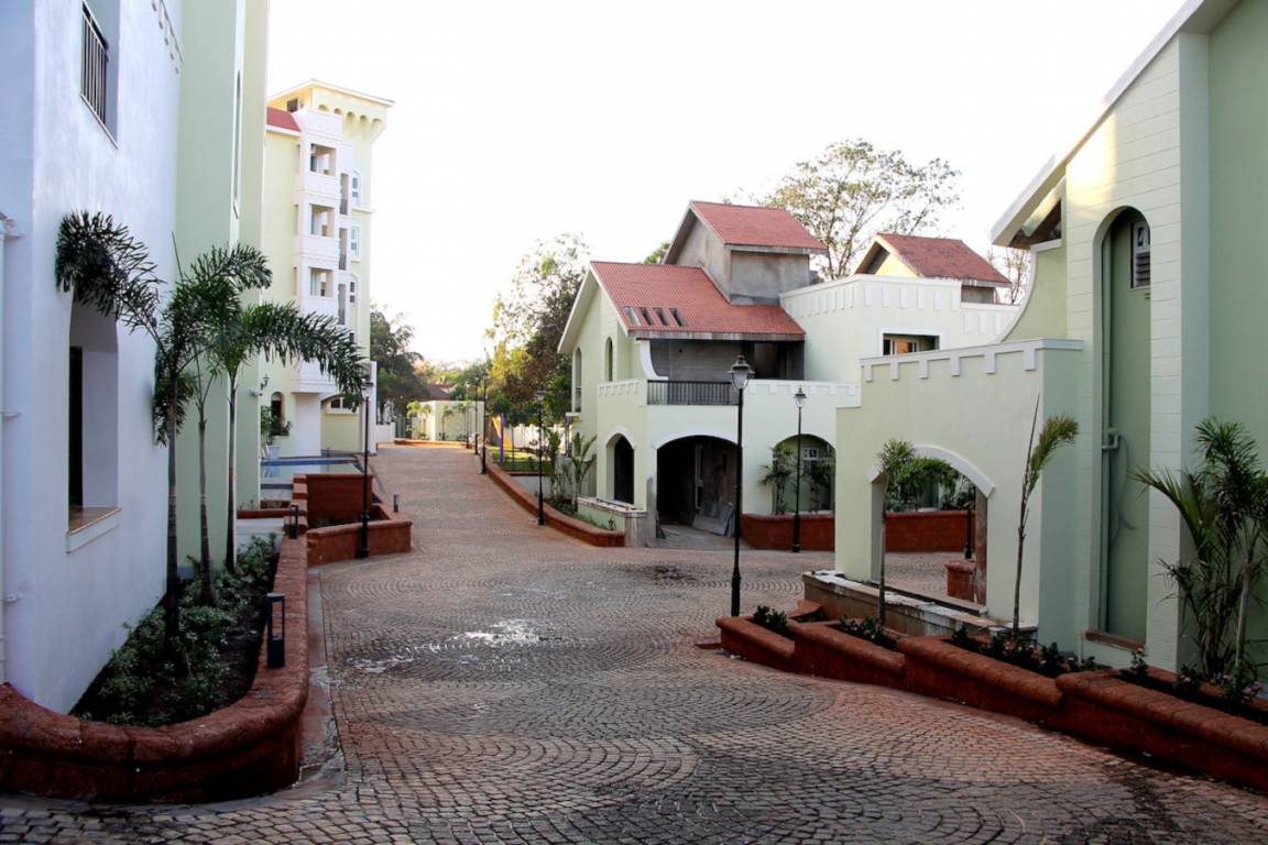 floresta Paved Compound