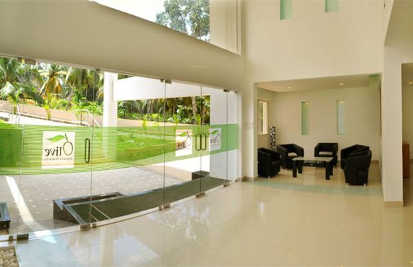  cyber-palms-silver Lobby