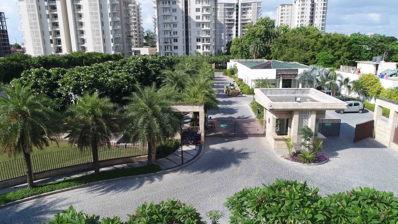  gallant Entrance Lobby