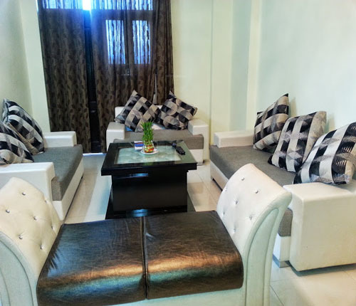  emarald-gold Living Area