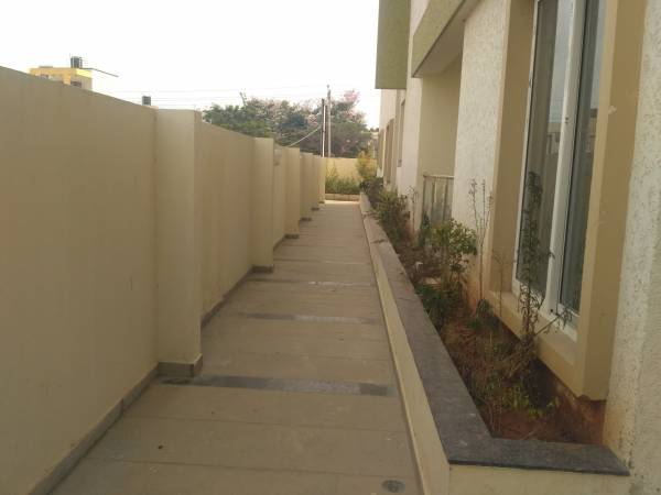  oak-dale Paved Compound