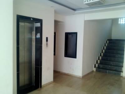  palace Lift Available