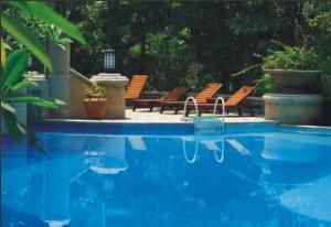  vivian-suites Swimming Pool