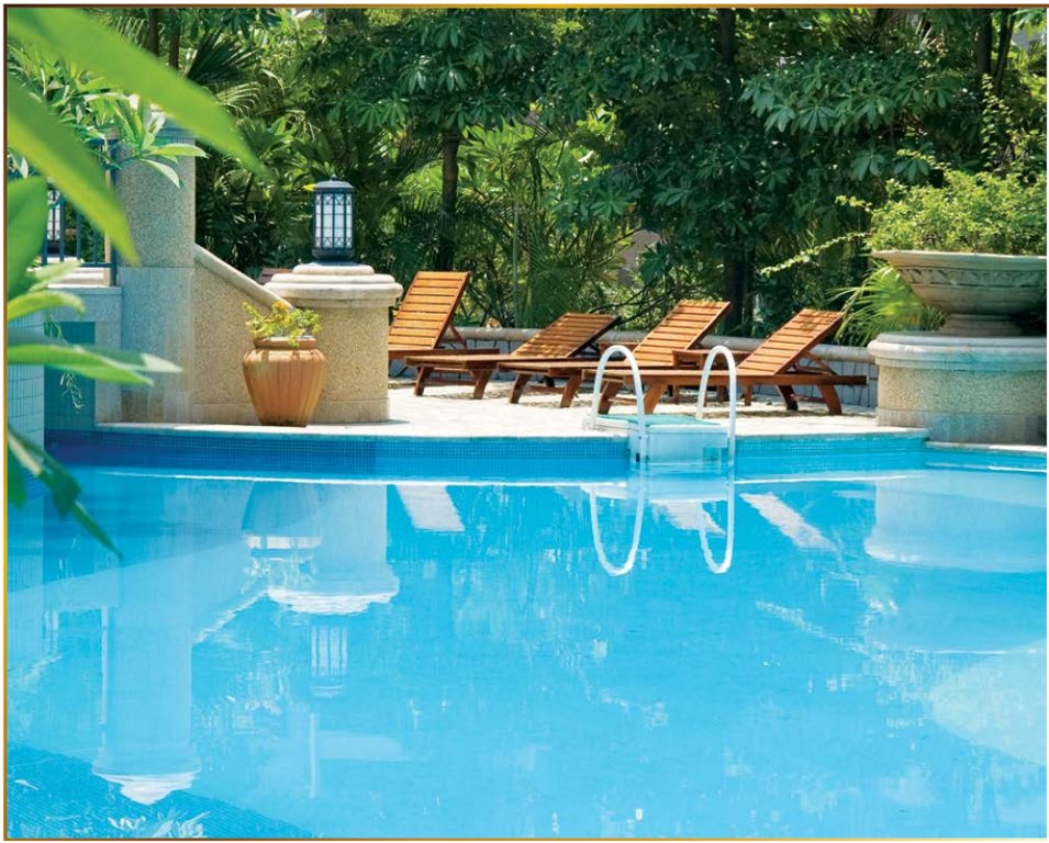  pine court Swimming Pool