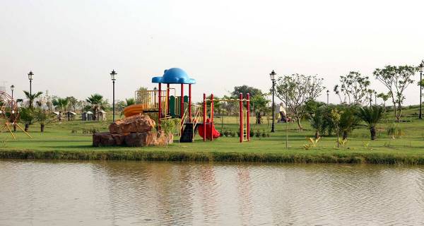 Children's play area amenities of 16th Parkview Gaur Yamuna City