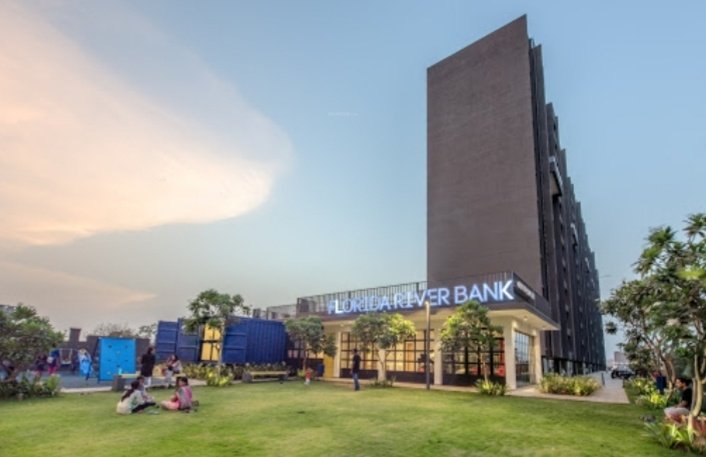 florida river bank Elevation