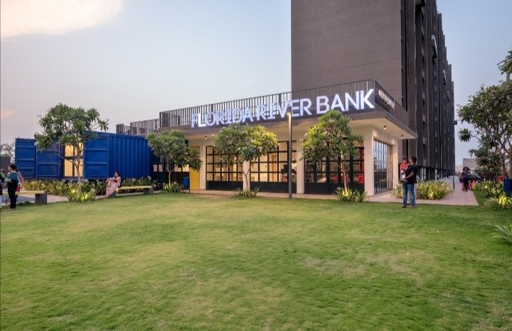 florida river bank Others