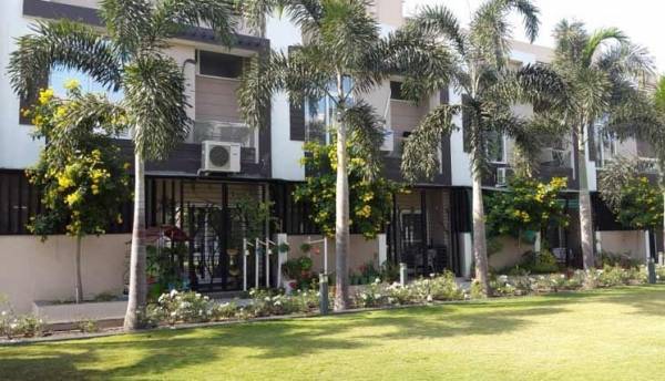  infinitus-villa Landscaped Gardens