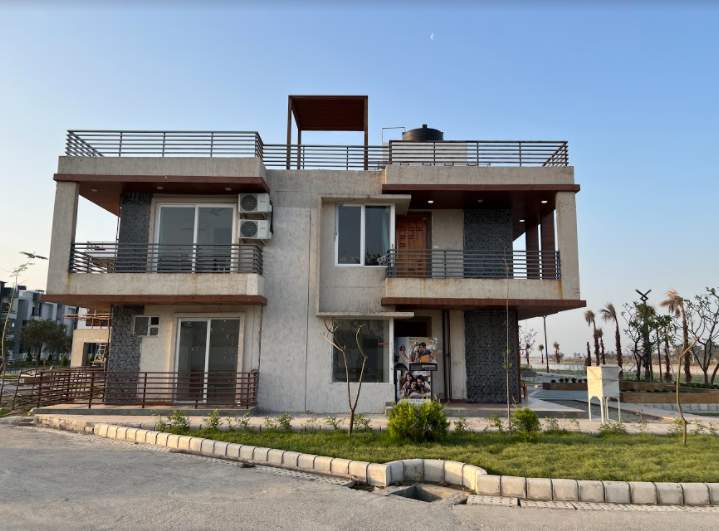 emerald rivera Club House