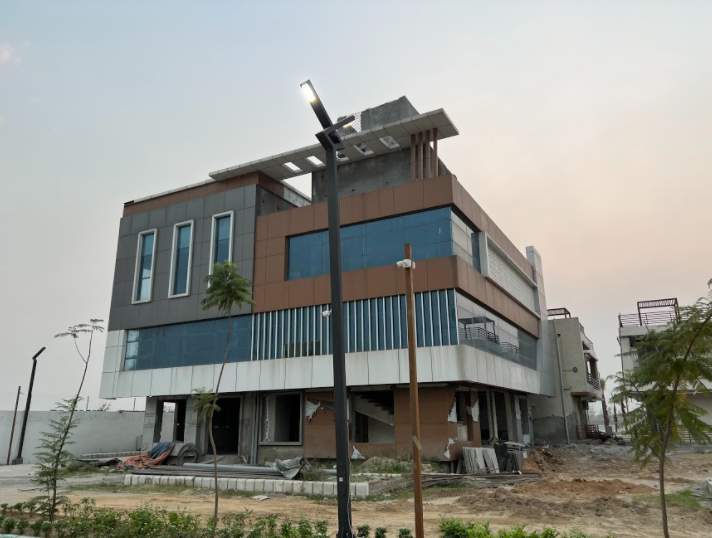 emerald rivera Club House