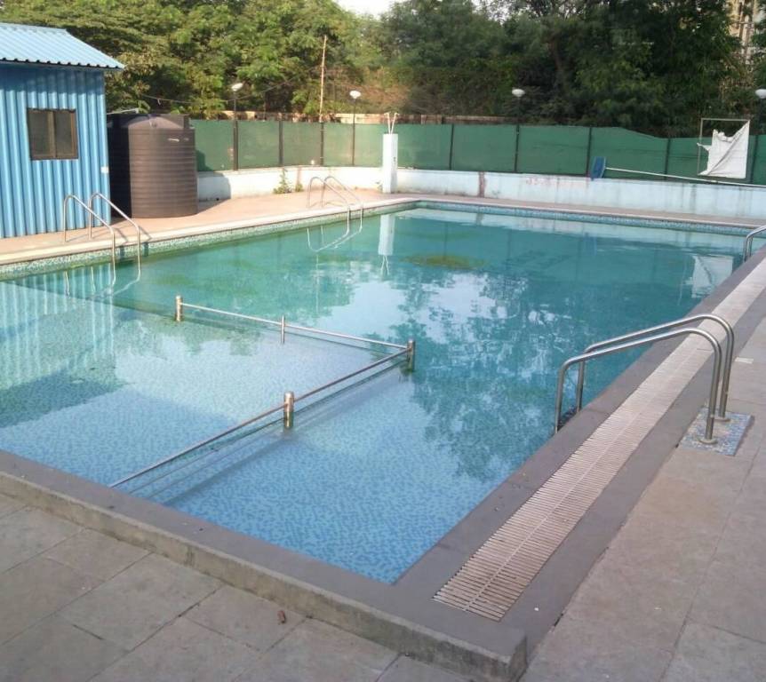  lounge Swimming Pool