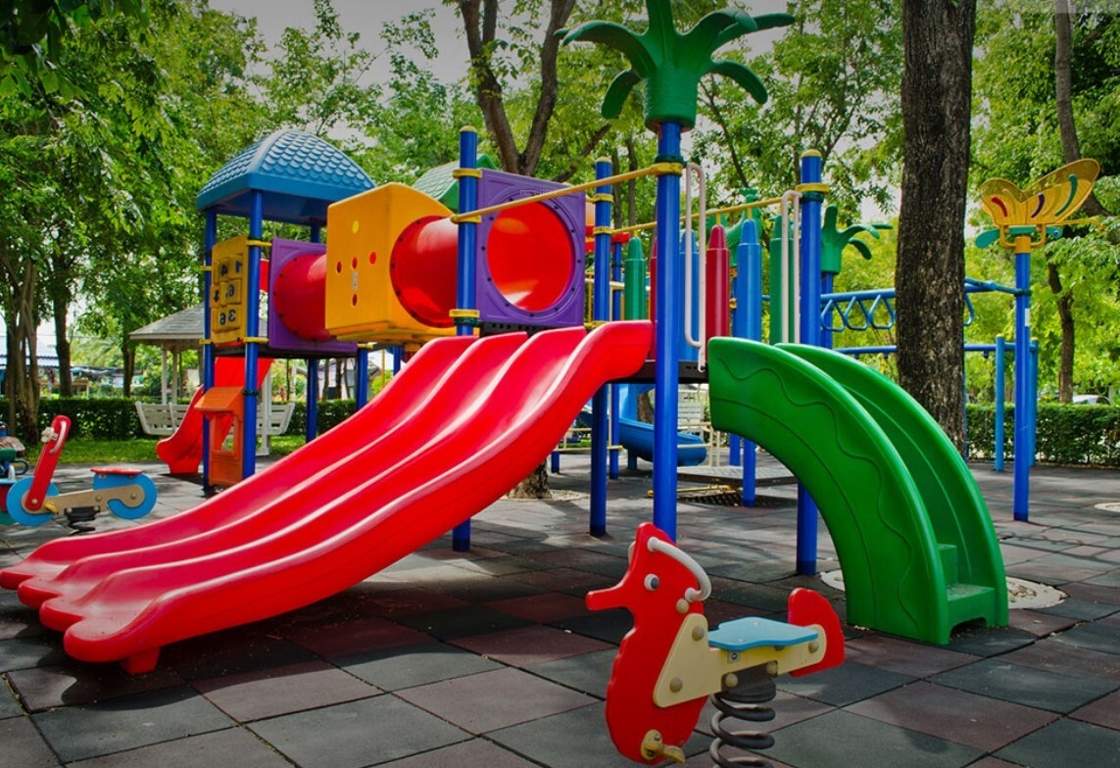  palm retreat daffodils Children's play area