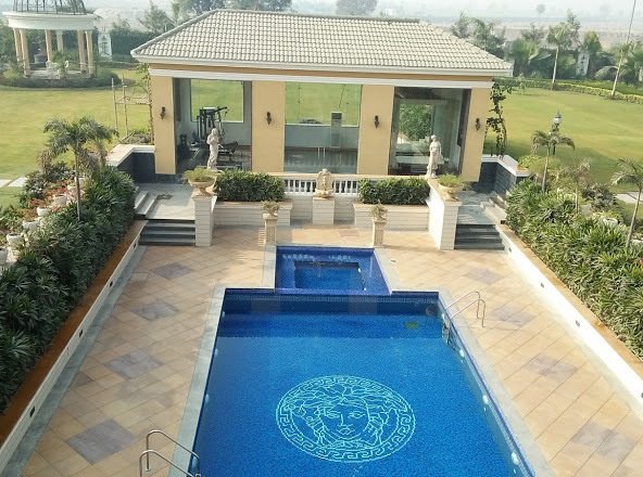 gaur suites Swimming Pool