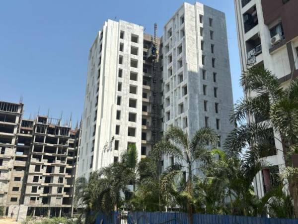  royal-gardens Iris Construction Status March-25