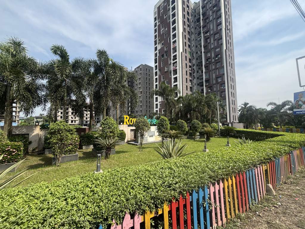  royal gardens Landscaped Gardens