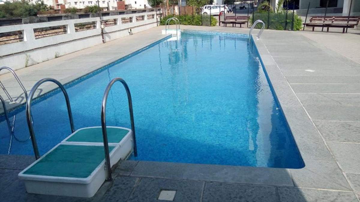  aura Swimming Pool