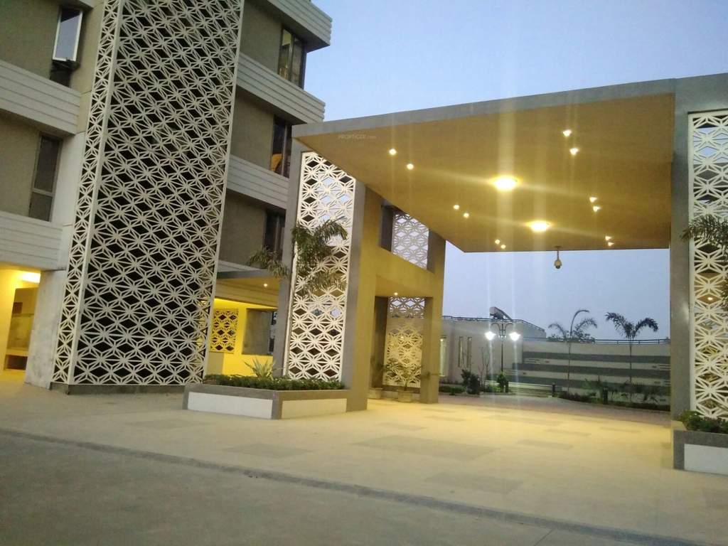  luxuria Images for Amenities of KP Luxuria