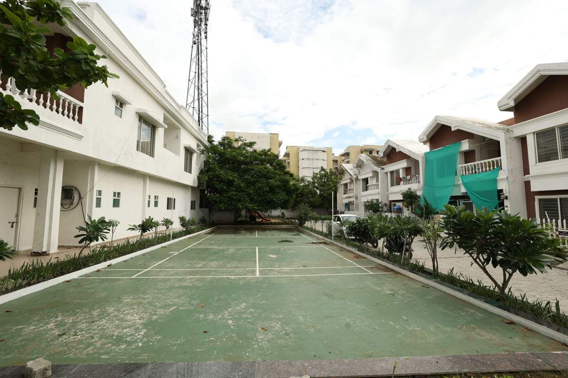  english villas Badminton Court