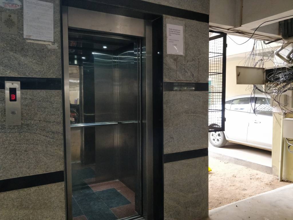  royale Lift Available