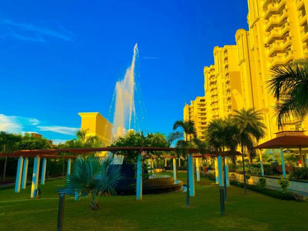 Others rustle-court Others