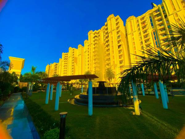 Others rustle-court Others