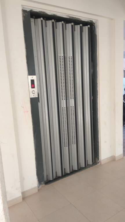  niwas Lift Available