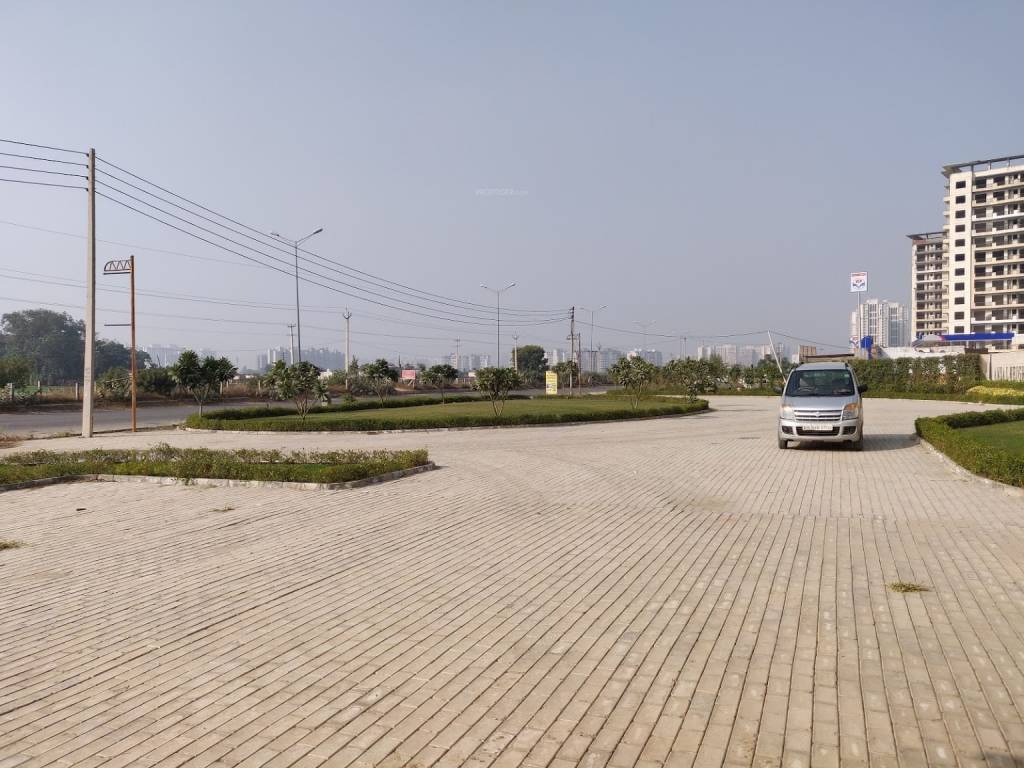  heights 86 Paved Compound