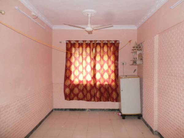  broadway-avenue Living Area