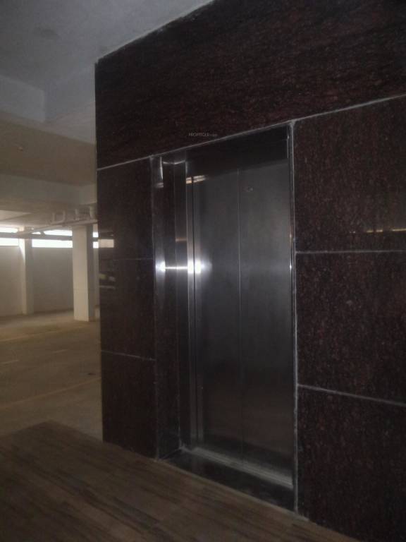 santis Lift Available