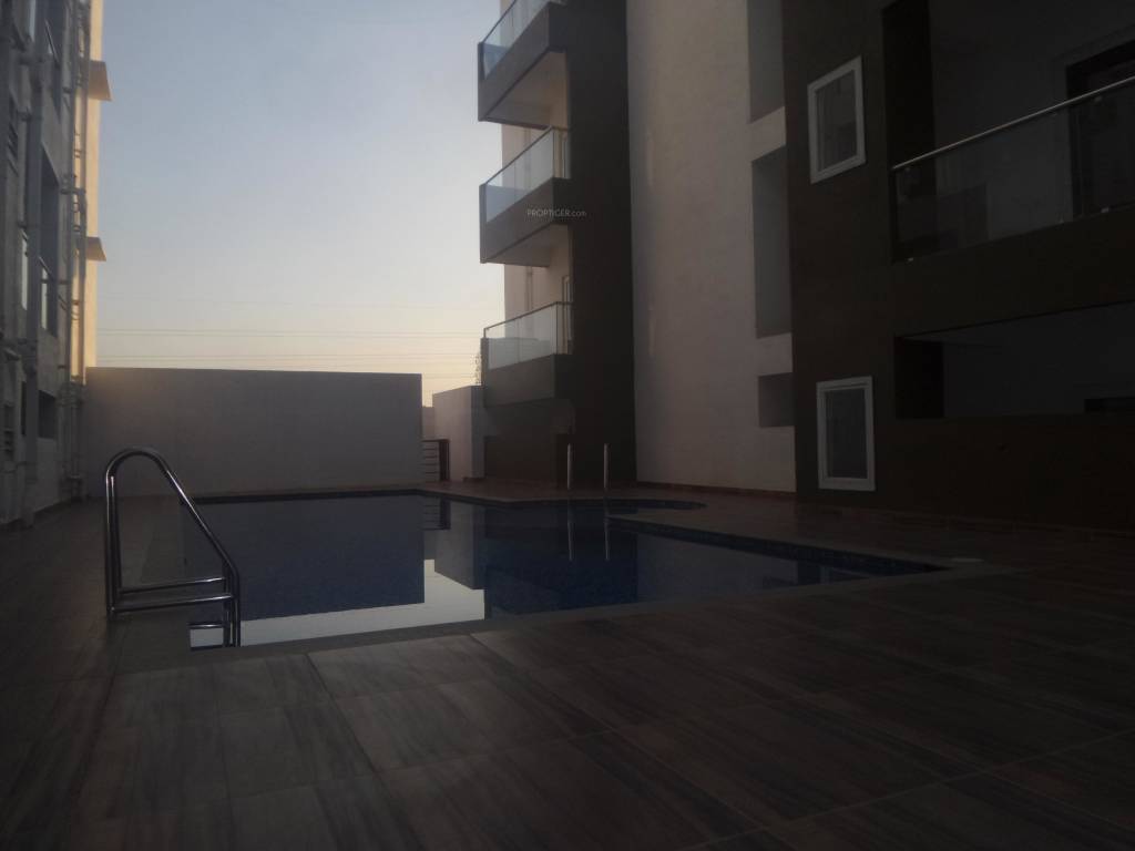 santis Swimming Pool