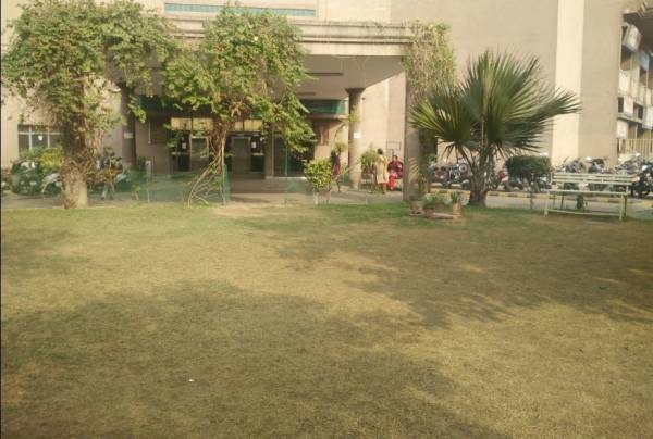  royal-tower Landscaped Gardens